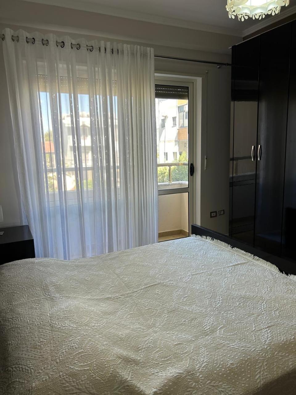 Beachfront Bliss Apartamento Durrës